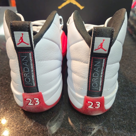 Sz 5.5y AIR JORDAN 12 RETRO 'CHERRY' 2023 - Picture 4 of 9